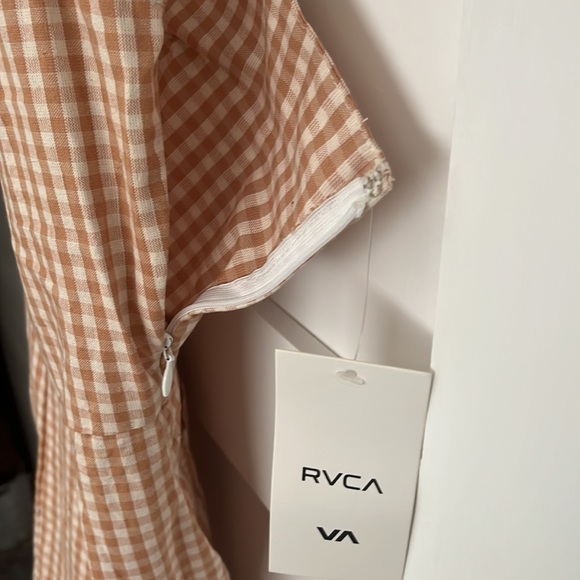 NWT RVCA (L) romper - Picture 3 of 6